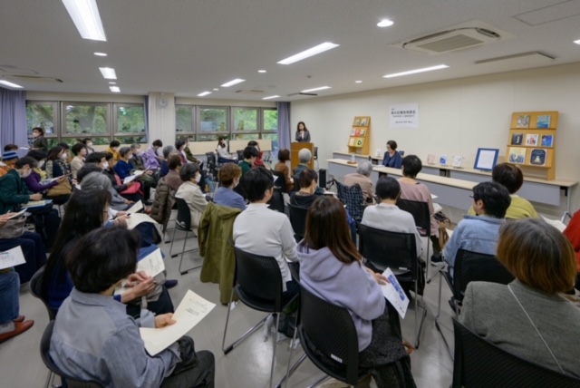 写真：講演会に来た参加者です。