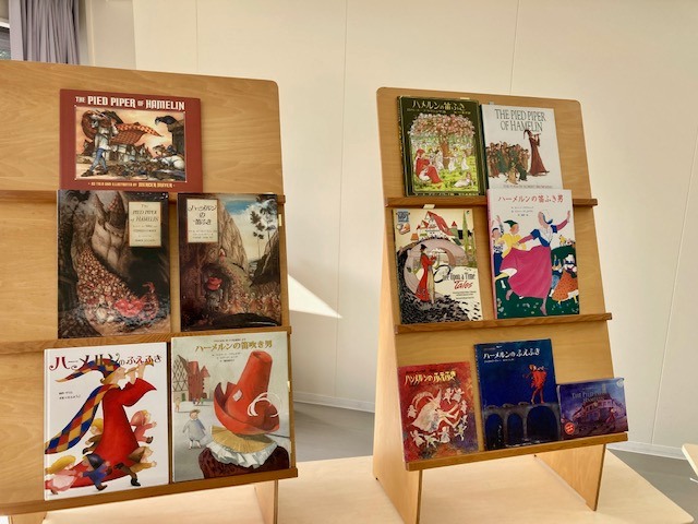 写真：『ハーメルンの笛吹き男』の絵本です
