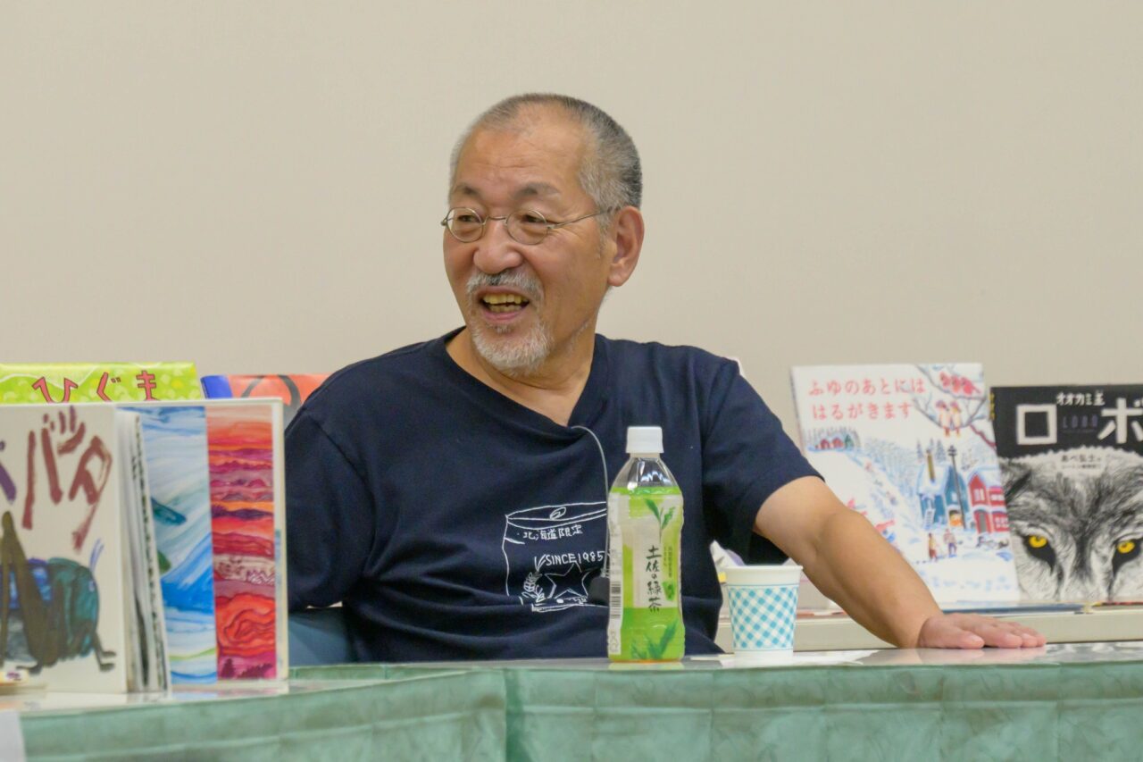 写真：絵本作家のあべ弘士さんです