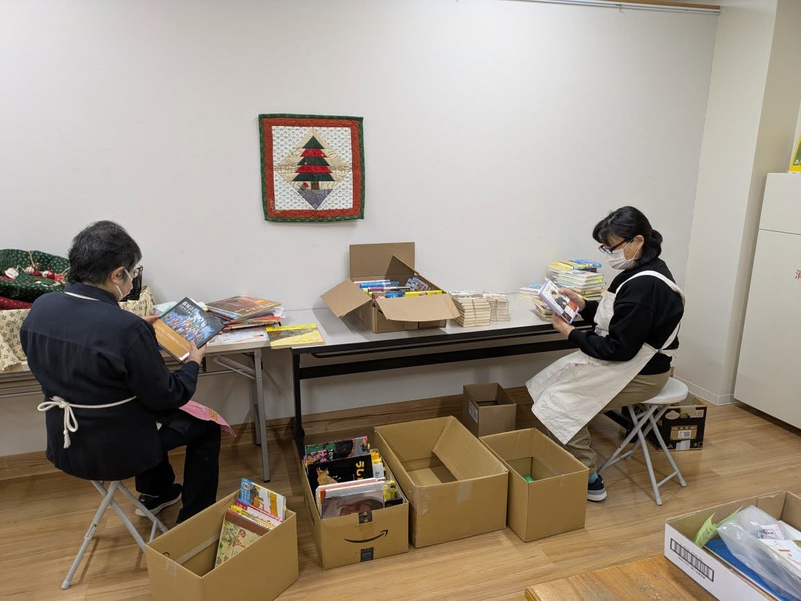 写真：スタッフがお楽しみイベントの準備をしています