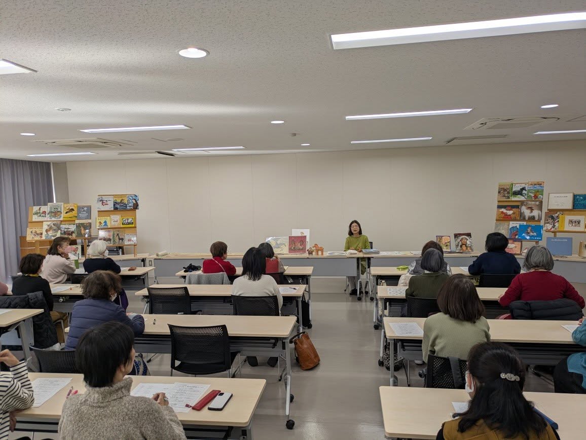 写真：安田幸子先生が受講者に抗議をしています